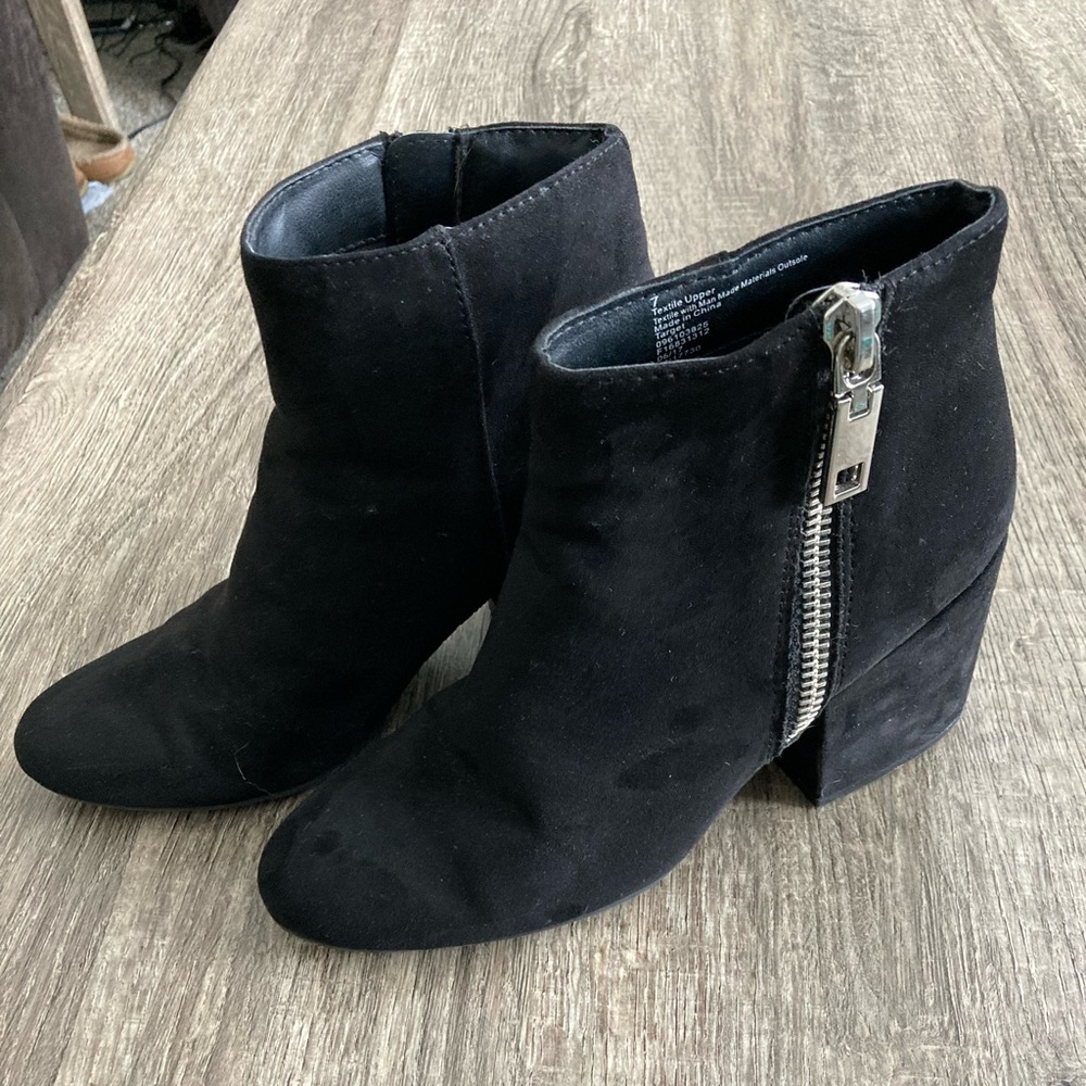 dv brand, size 7 zip up boot, worn couple times